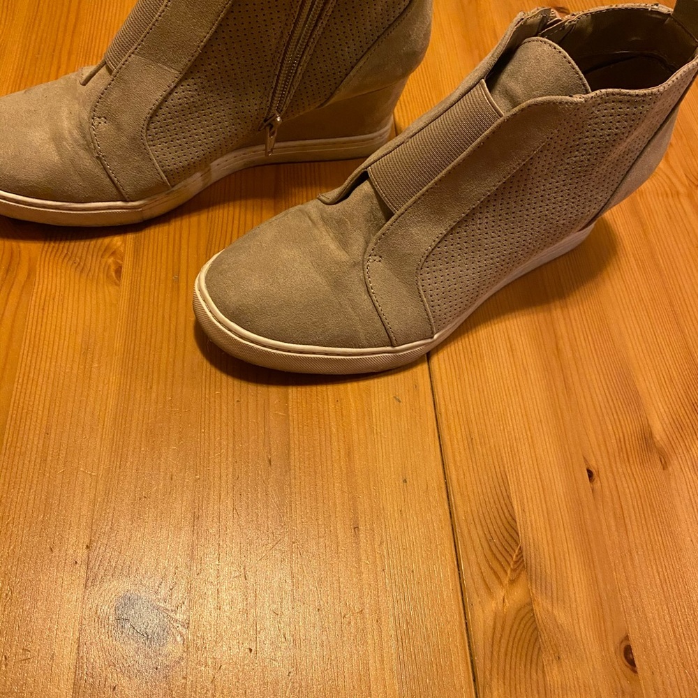 Sneaker Wedges - Picture 2 of 3